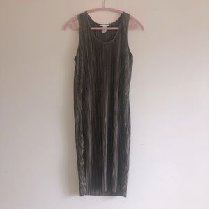 Bundle of 2 H&M stretch crinkle dresses